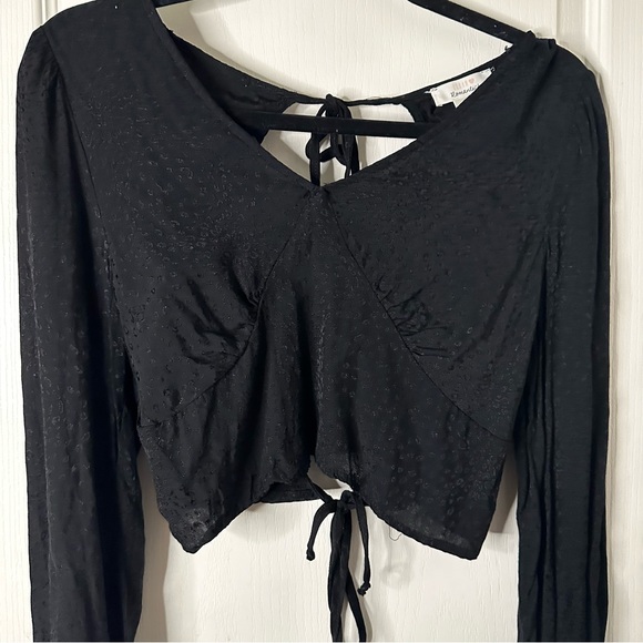 Urban Romantics Black Satiny Leopard Print Tie-Back Long-Sleeve Blouse - Picture 2 of 5